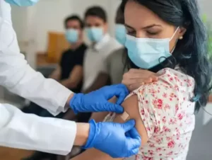 देश-दुनिया में कोरोना का खतरा: चीन में ओरल वैक्सीन पर फोकस ज्यादा; भारत में 128 नए केस मिले